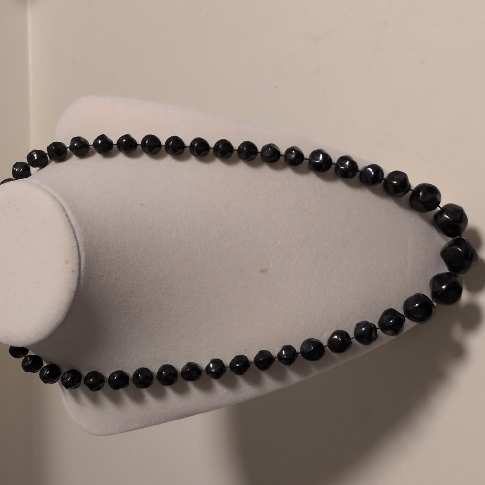 Elegant Black Beaded Necklace‎